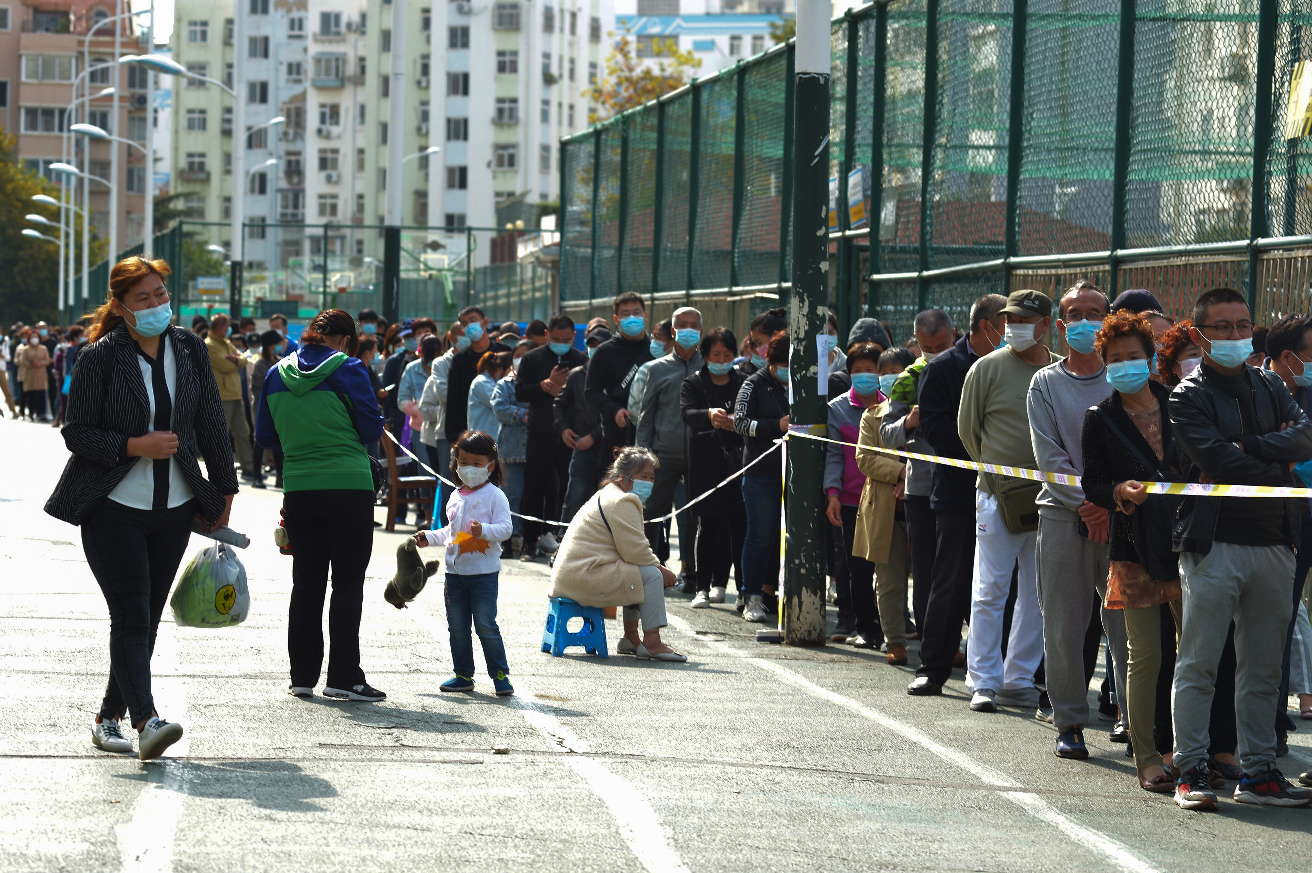 بەوێنە: چین پشکنینی کۆرۆنا بۆ نۆ ملیۆن دانیشتووی شارێک دەکات  